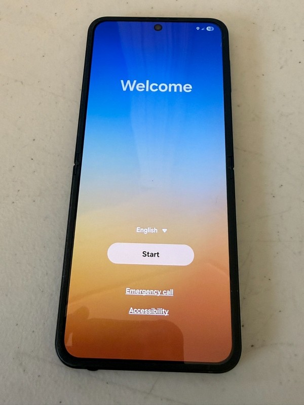 Samsung Galaxy Z Flip7 FE SM-F761U1 256gb Unlocked Black Phone No Screen Protec.