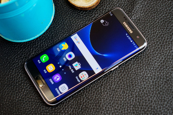 Samsung Galaxy S7 Edge G935U 32G Unlocked AT&T / T-Mobile 8/10 Good Phone Silver