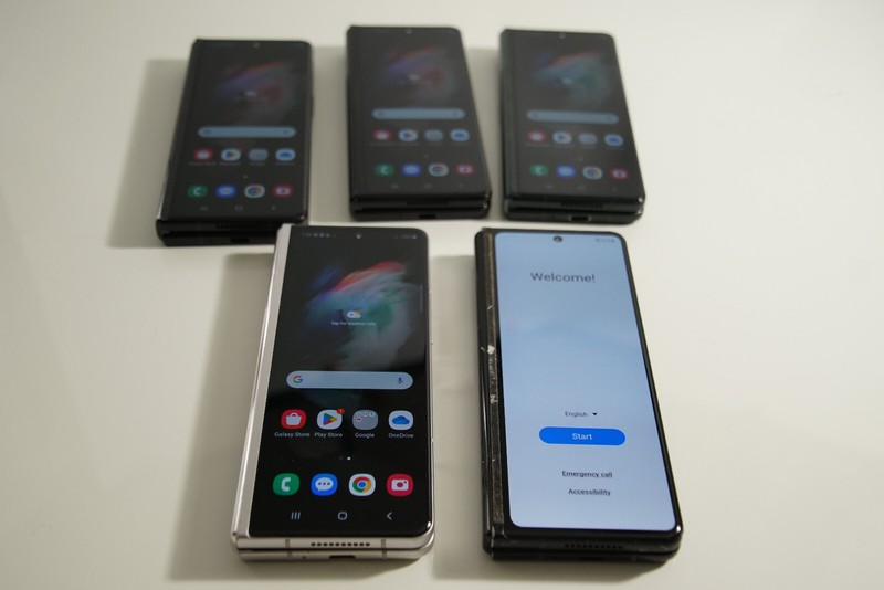 Samsung galaxy Z fold3 5G SM-F926U1 256GB Black Unlocked Bad Touch Main LCD