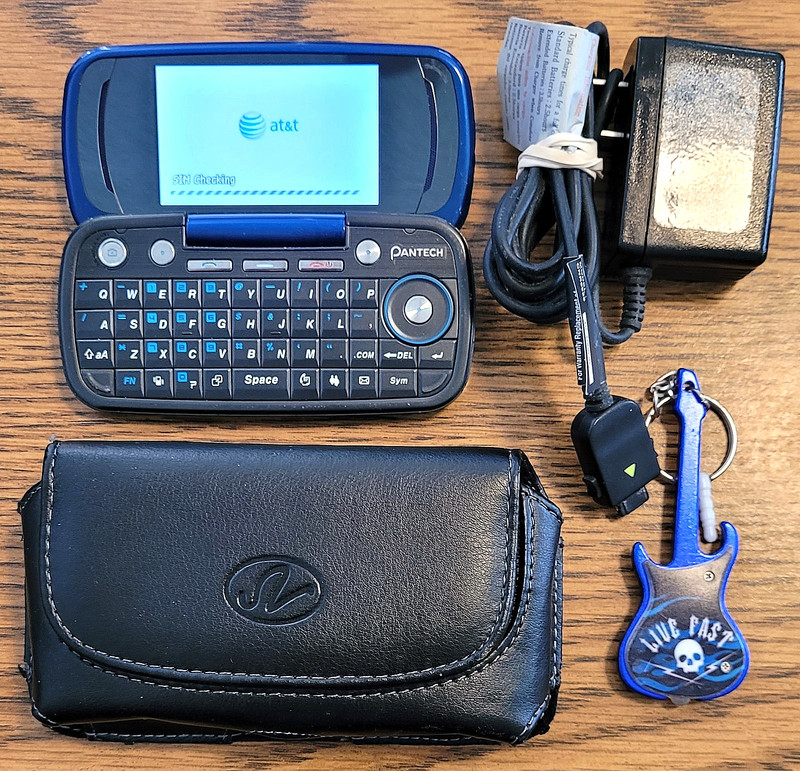 Pantech Impact P7000 - Blue and Silver ( AT&T ) Very Rare Keyboard Phone - READ