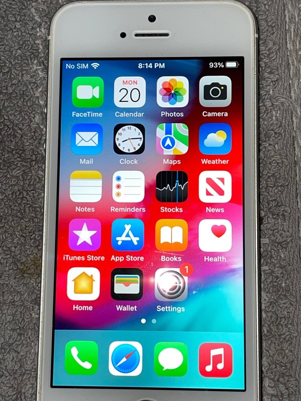 Apple iPhone SE 1st Gen (2016) 16GB Silver Fully Unlocked – 100% BATTERY LIFE