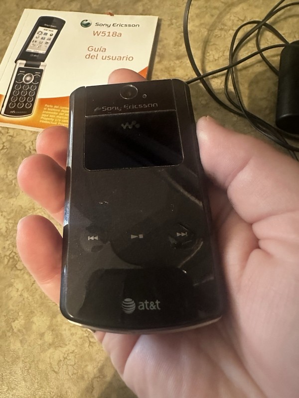 Sony Ericsson Walkman W518a - Gray and Silver ( AT&T ) Rare MP3 Flip Phone WORKS gallery
