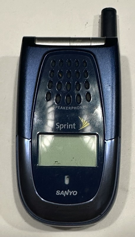 Sanyo Blue ( Sprint ) Cellular Flip Phone - Estate Sale Find - Selling As Is gallery