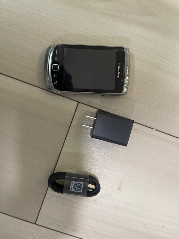 BlackBerry Torch 9810 – 8 GB – Silver (Unlocked) (CA)