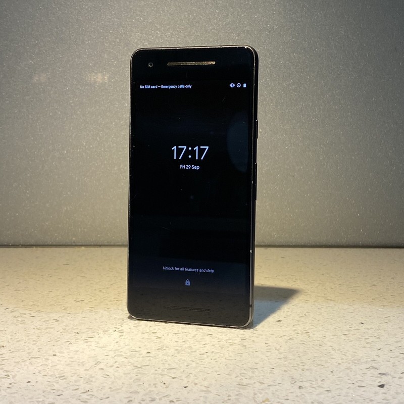 Google Pixel 2 (5.0&Prime;, 12.2MP) – Black – Genuine – for parts #111 /DO