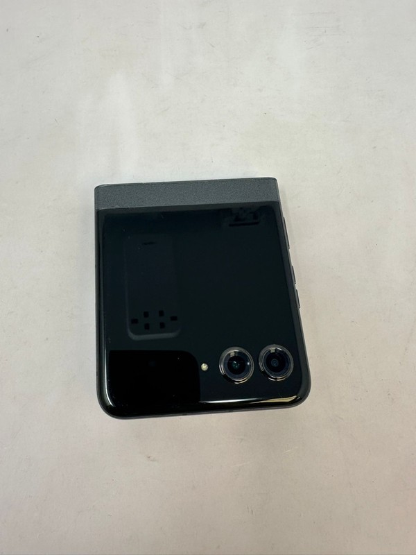 Motorola Razr 50 (2024) XT2453-3 256GB 8GB Unlocked Space Gray Very Good gallery