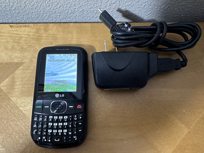 LG GPLG500GB BLACK TRACFONE SMARTPHONE QWERTY KEYBOARD CELLPHONE Works..