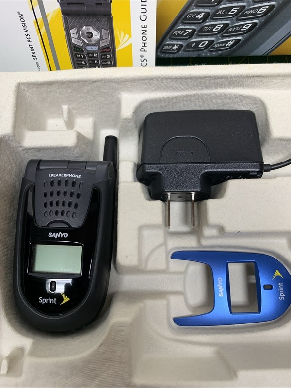 Sprint Sanyo SCP-7000 Black Cellular Cell Flip Phone Bundle w/ Box Unlocked gallery