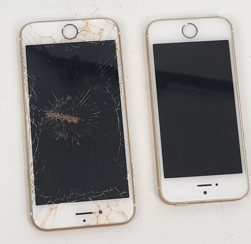 Lot of 2 Apple iPhone 6s & SE Model A1688 & A1662