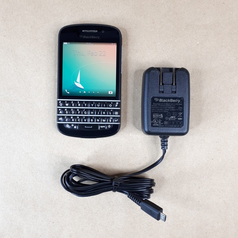 BlackBerry Q10 SQN100-1 16 GB 2 GB RAM Black BlackBerry OS Rogers Carrier E7081