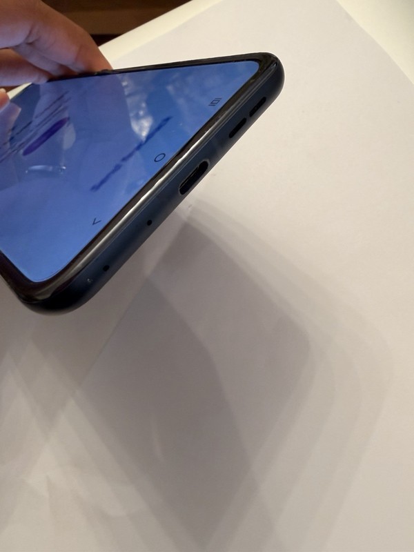 Motorola Razr 2025 - 256GB - (Unlocked) - Good Condition - XT2553-3 gallery