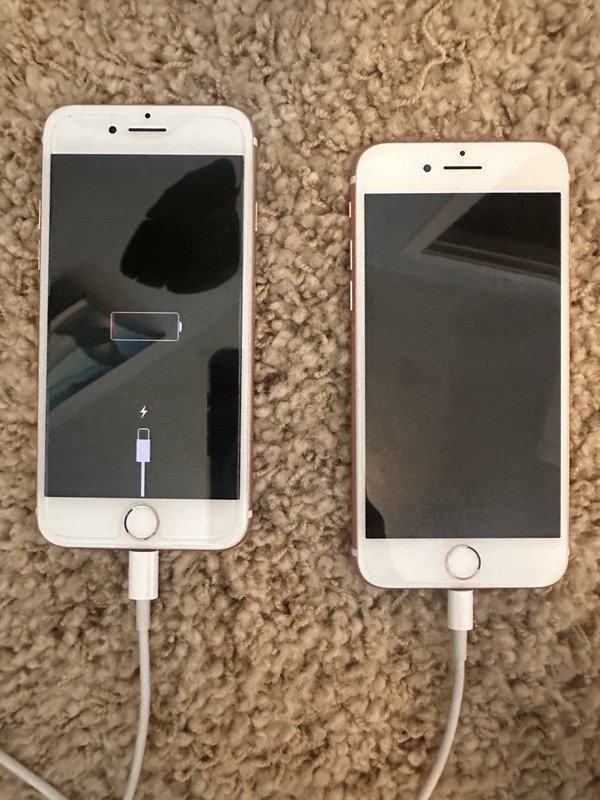 (2) Apple iPhone 7 32MB Rose Gold Smartphone 12MP Camera – Mint Condition