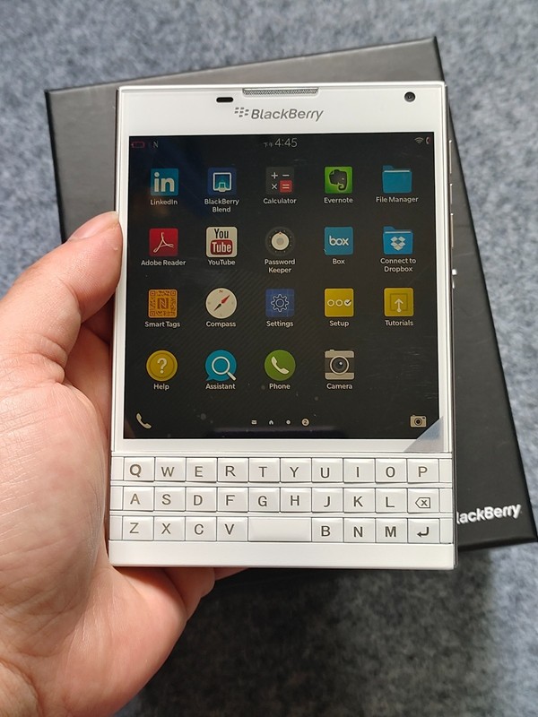 BlackBerry Passport Q30 White 32GB Facroty UNLOCKED Keyboard Smartphone S+ gallery