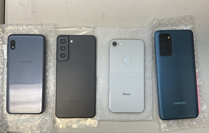 FOR PARTS – Various Phones ( Lot Of 4) – READ ISSUE
