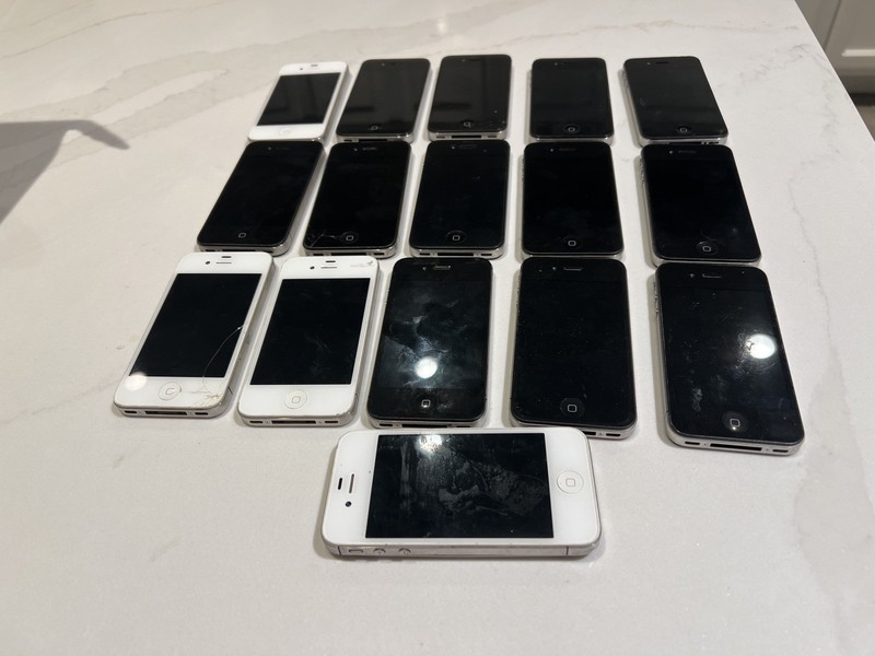 iPhone lot Mix iPhones, Parts some work some for parts 17 older iPhones