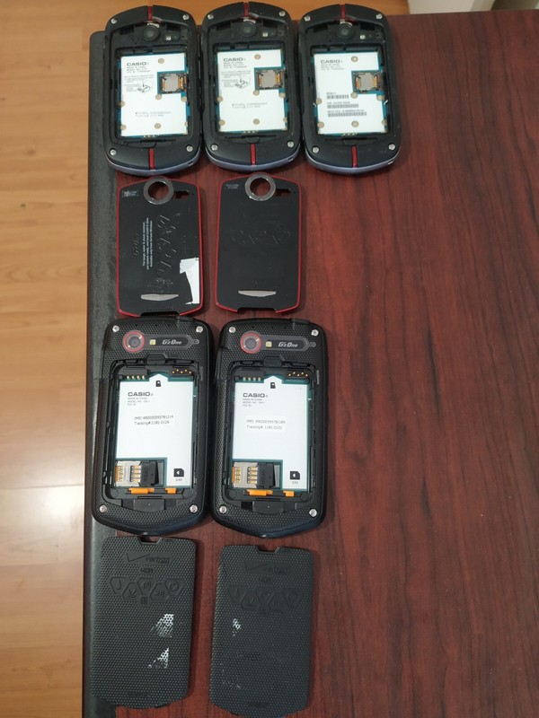 Lot of 5 Casio G&rsquo;zOne C811 (2pcs) and C771 (3pcs) 16GB Verizon For parts