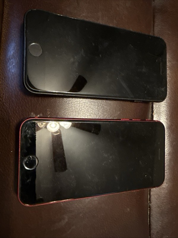 2 Apple iPhones 8 64GB Won’t Turn On Or Charge As-Is Parts Only Or Repair