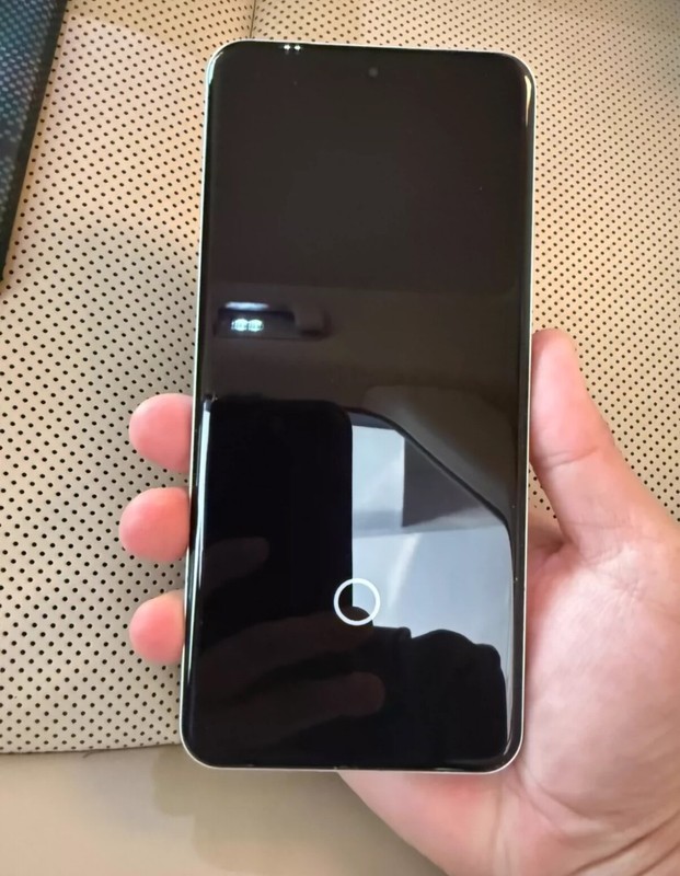 Xiaomi 15 Ultra (5G) 12G/256GB Hyper OS Mobile Phone (Preowned)