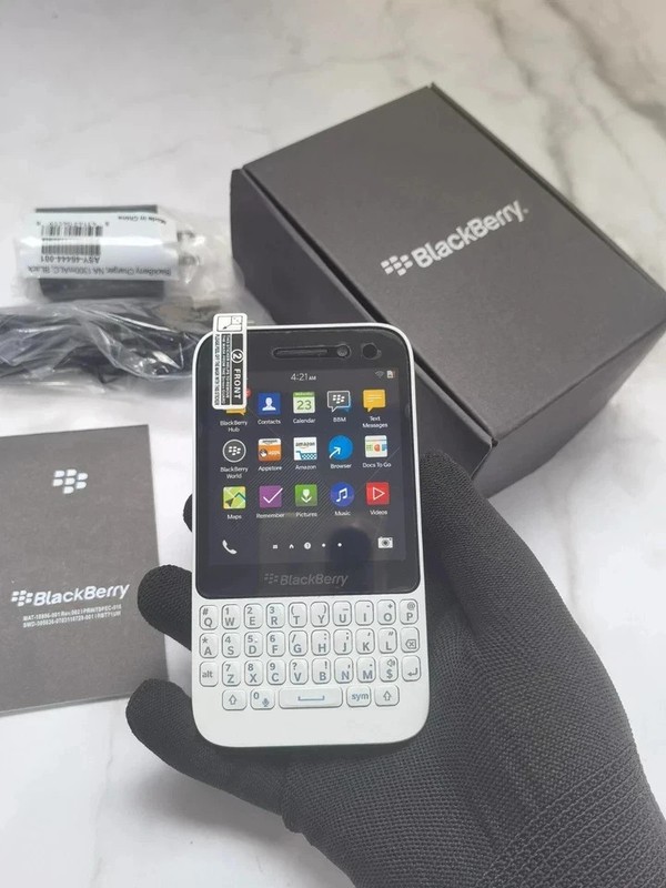 Blackberry Q5 8GB+2GB 4G Unlocked 5MP QWERTY Keyboard CellPhone-1year warranty gallery