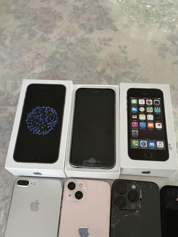 Lot of 2 Various Apple iPhones –SEE DETAILS PARTS ONLY