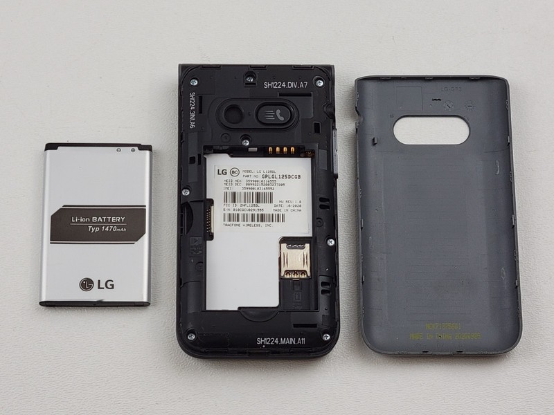 LG Classic Flip (L125DL) 8GB - Gray (TracFone) Flip Phone - Clean IMEI - H3830 gallery