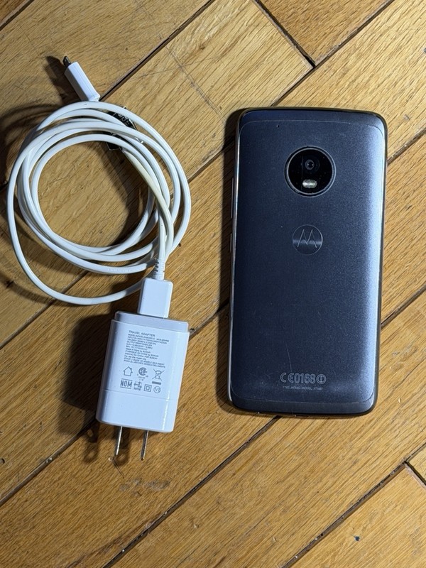 Motorola Moto G - 32 GB - Gray (Unlocked) gallery