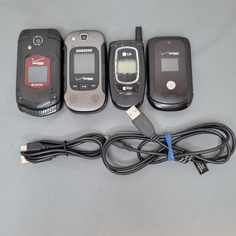 Lot of 4 – Kyocera,samsung,LG,Motorola Flip Cell Phones