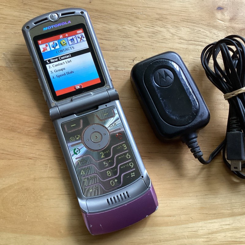 Motorola RAZR V3m – Pink and Silver ( Verizon ) Very Rare Flip Phone Works