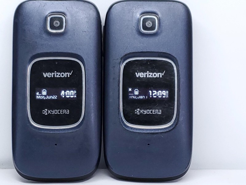 Lot of 2 KYOCERA CADENCE S2720 Verizon 4G LTE- 16GB Flip Camera Phone