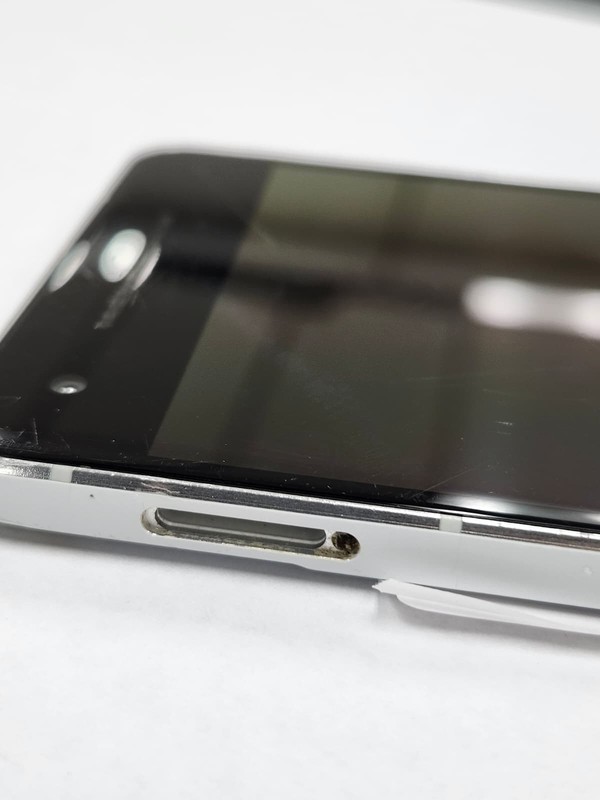 DEFECTIVE - Google Pixel 2 - 64 GB - White - Unlocked - G011C - 12524 gallery