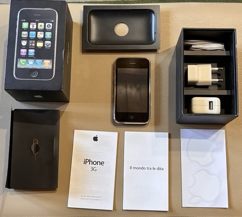Apple iPhone 3g 8GB Black Mint Box Original Accessories Match IMEI