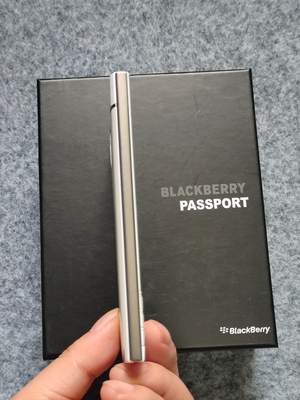 BlackBerry Passport Q30 White 32GB Facroty UNLOCKED Keyboard Smartphone S+ gallery