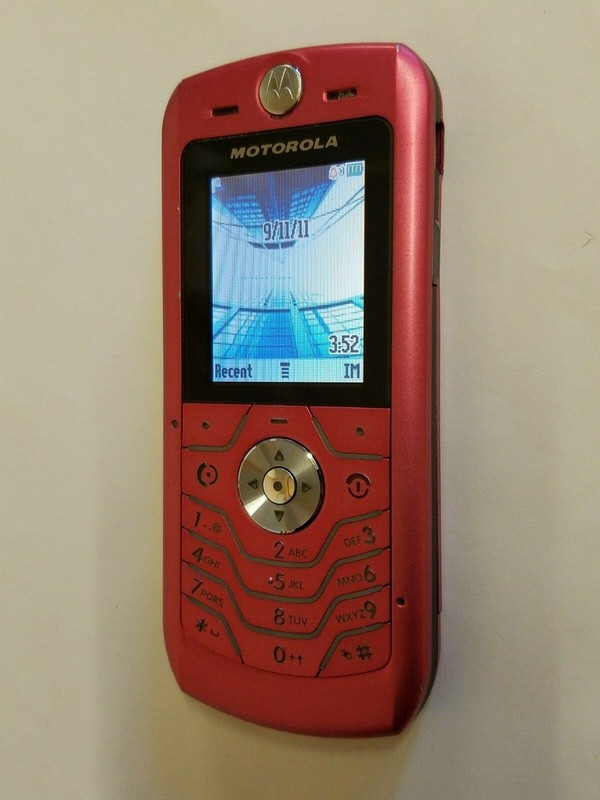 Classic Motorola L2 Hot Pink Basic 2G GSM Slim Flat Prepaid Cell Phone gallery