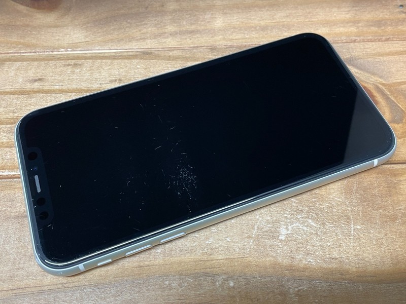 Apple iPhone 11 - 64GB - White (Unlocked) A2111 (CDMA + GSM) C Grade - 76% Bat gallery