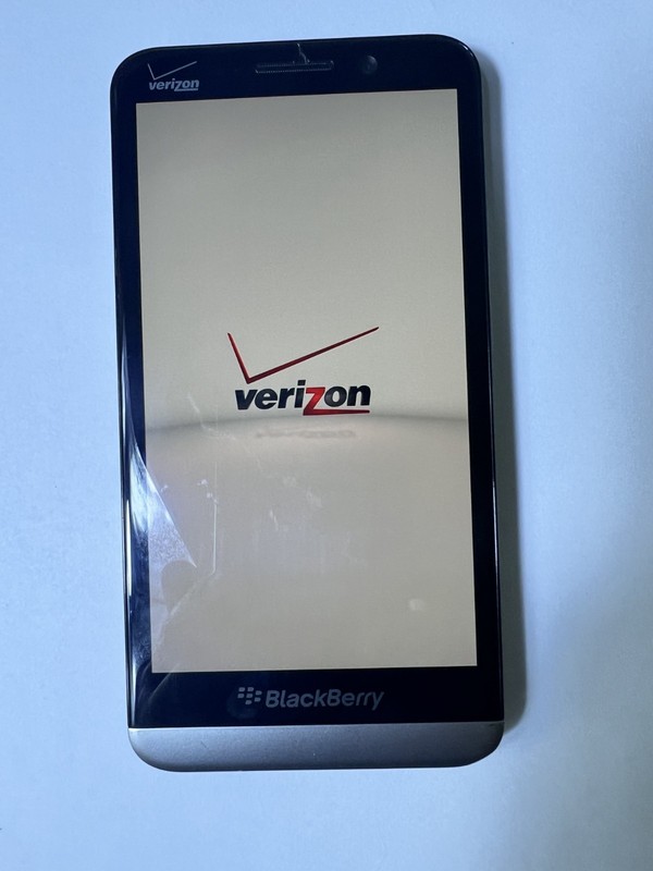 Blackberry Z30 STA 100-3 5" 4GLTE Software 10.3.3.1463 (Verizon) 16GB | RFX101LW gallery