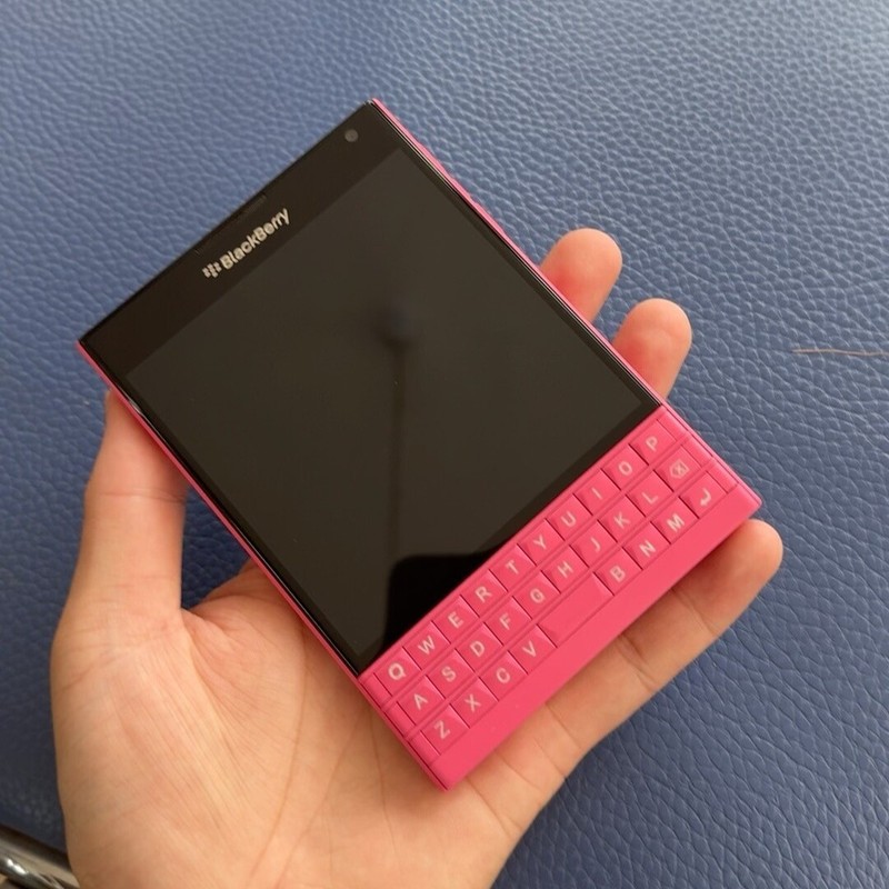Unlocked BlackBerry Passport Q30 32GB 3GB RAM 4G LTE GSM QWERTY Multicolor