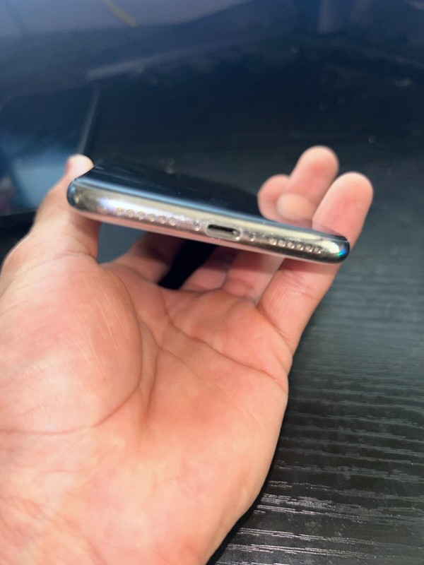 Apple iPhone X - 256GB - Sliver (Unlocked) A1865 (CDMA + GSM) gallery