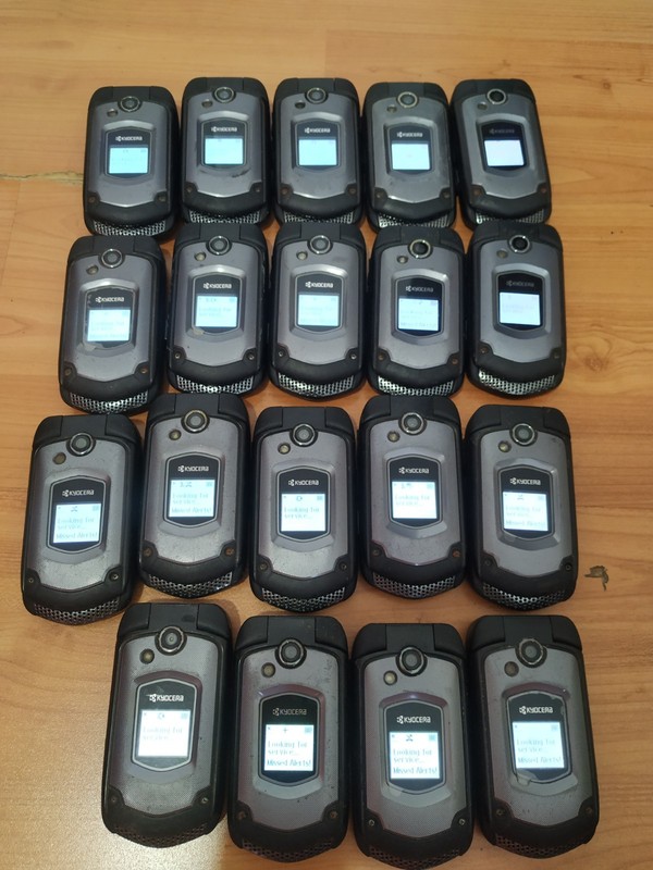 Lot of 19 Kyocera DuraXTP E4281 Black (Sprint ) 3G Rugged Camera Flip Cell Phone
