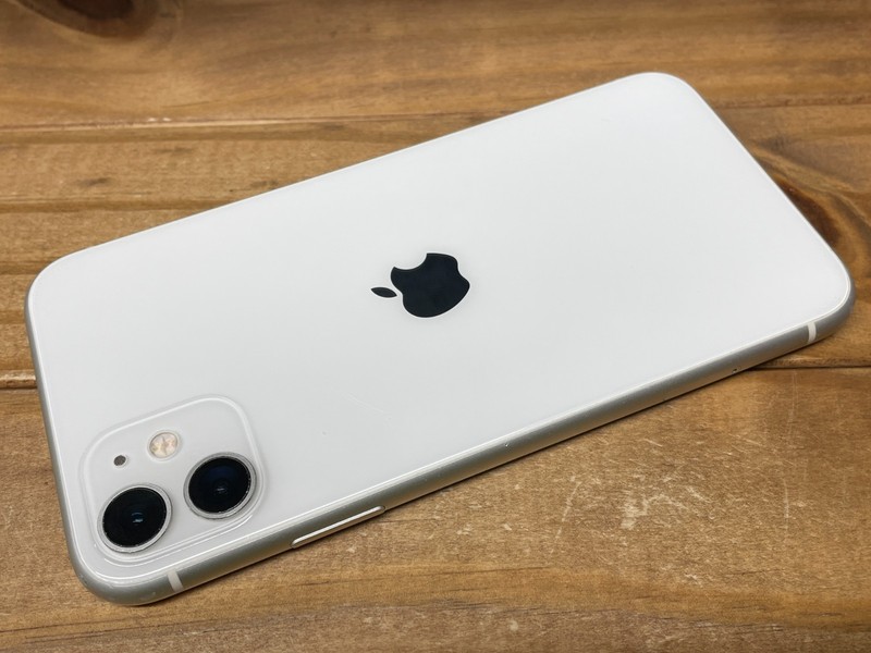 Apple iPhone 11 - 64GB - White (Unlocked) A2111 (CDMA + GSM) C Grade - 76% Bat gallery