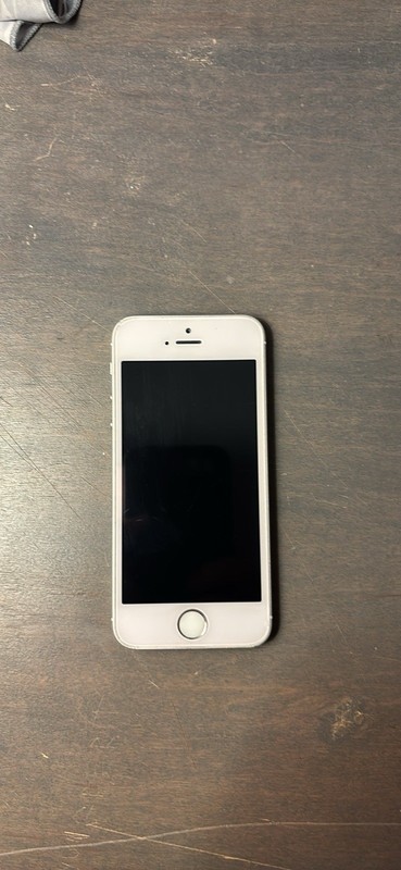 Apple iPhone SE 128GB Silver Unlocked 4in iOS 8MP 4G Wi-Fi Bluetooth