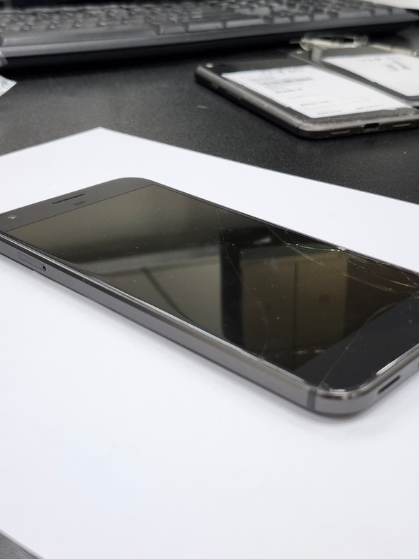 DEFECTIVE - Google Pixel XL - Black - Unknown - 12819 gallery