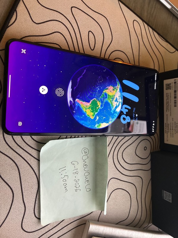 MOTOROLA Signature (Carbon, 512GB 16GB RAM) 8 Gen 5 Processor Global Version. gallery