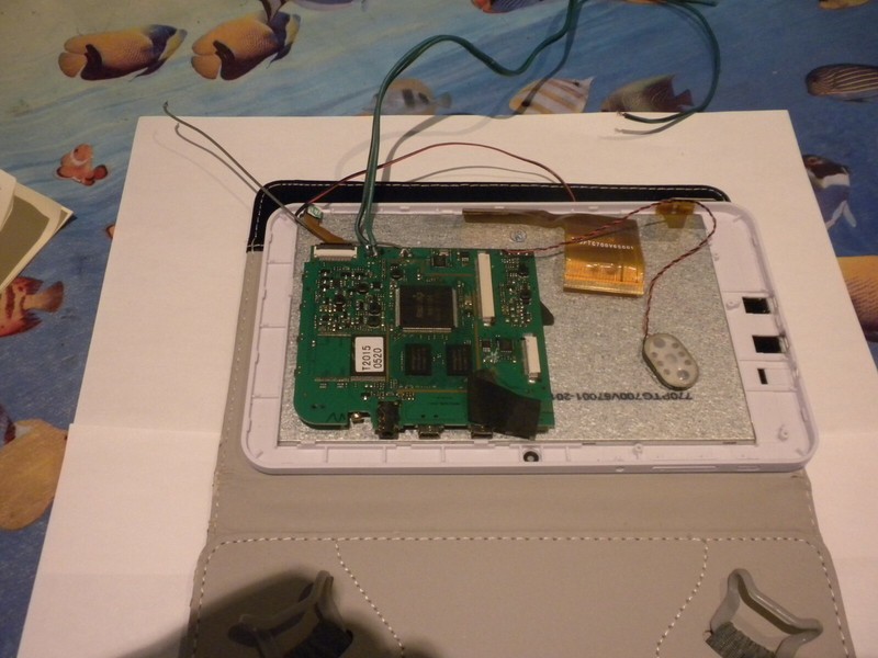 BROKEN SCREEN TABLET EMBROIDERY PIECES. CASE STILL GOOD CONDITION