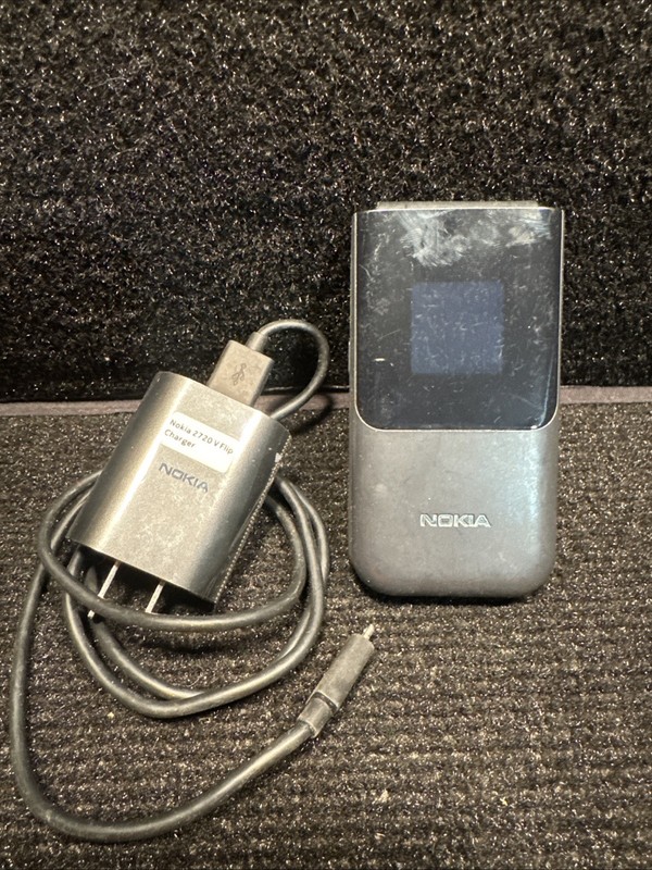 Nokia 2720 v Flip