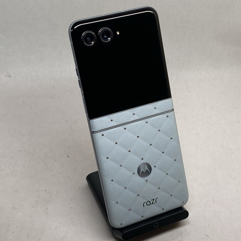 Motorola razr 2025 Factory Unlocked Swarovski Pantone Ice Melt 256GB READ
