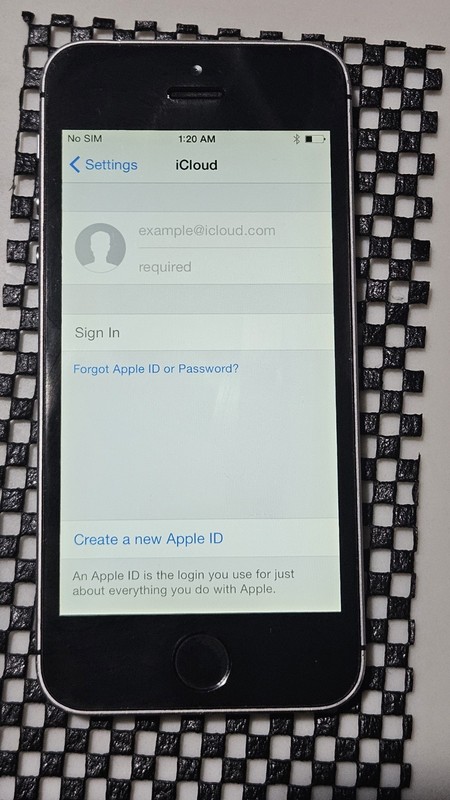 iPhone 5s 16GB IOS 8. 2 (Space Grey) Unlocked - NO TOUCH ID gallery