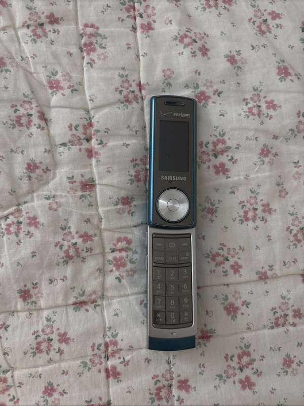 Samsung Juke Swivel Phone in great condition