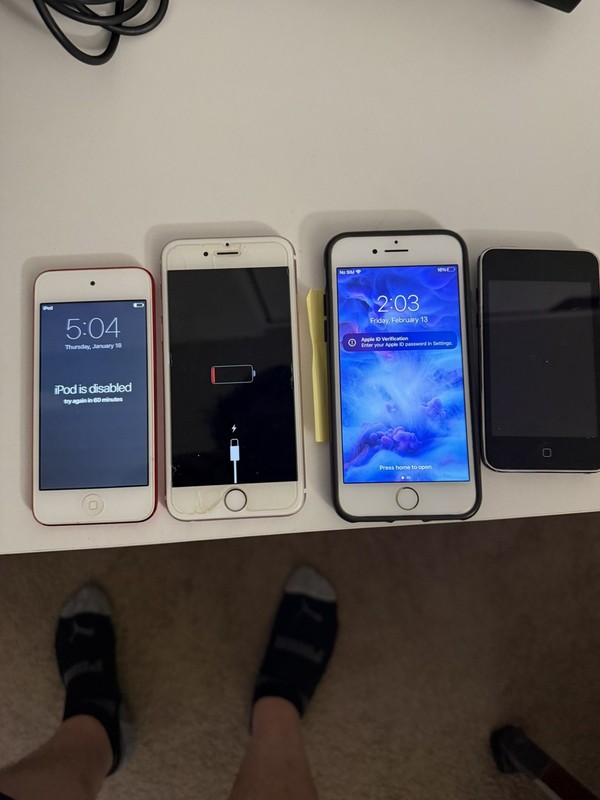 Apple iPhone 7, 6s, itouch 5, and 3rd gen Lot of 4 power on but have passcodes