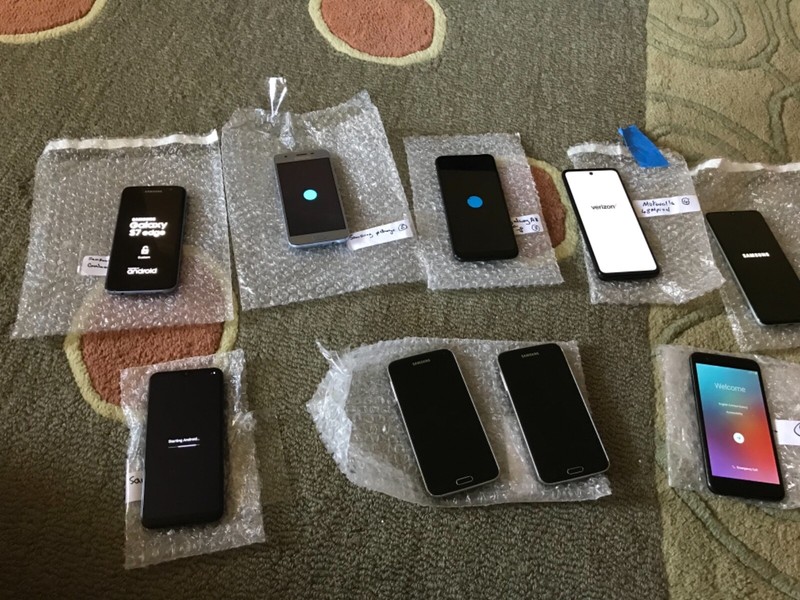 Lot of x9 Samsung motorolla Various models cell phones recovered at the Airport