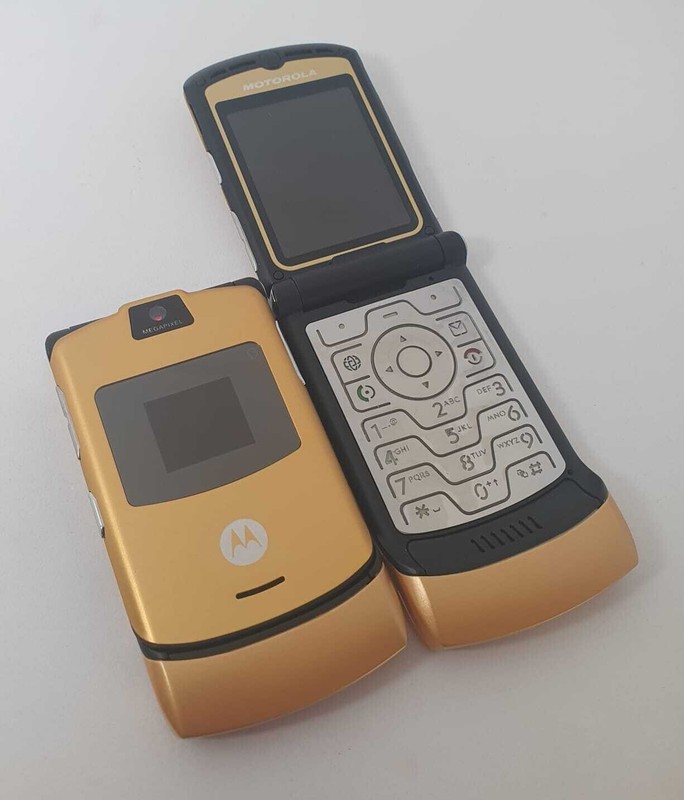 Motorola RAZR V3 Retro Flip Phone - All Colours Unlocked - Pristine GRADE A+ gallery